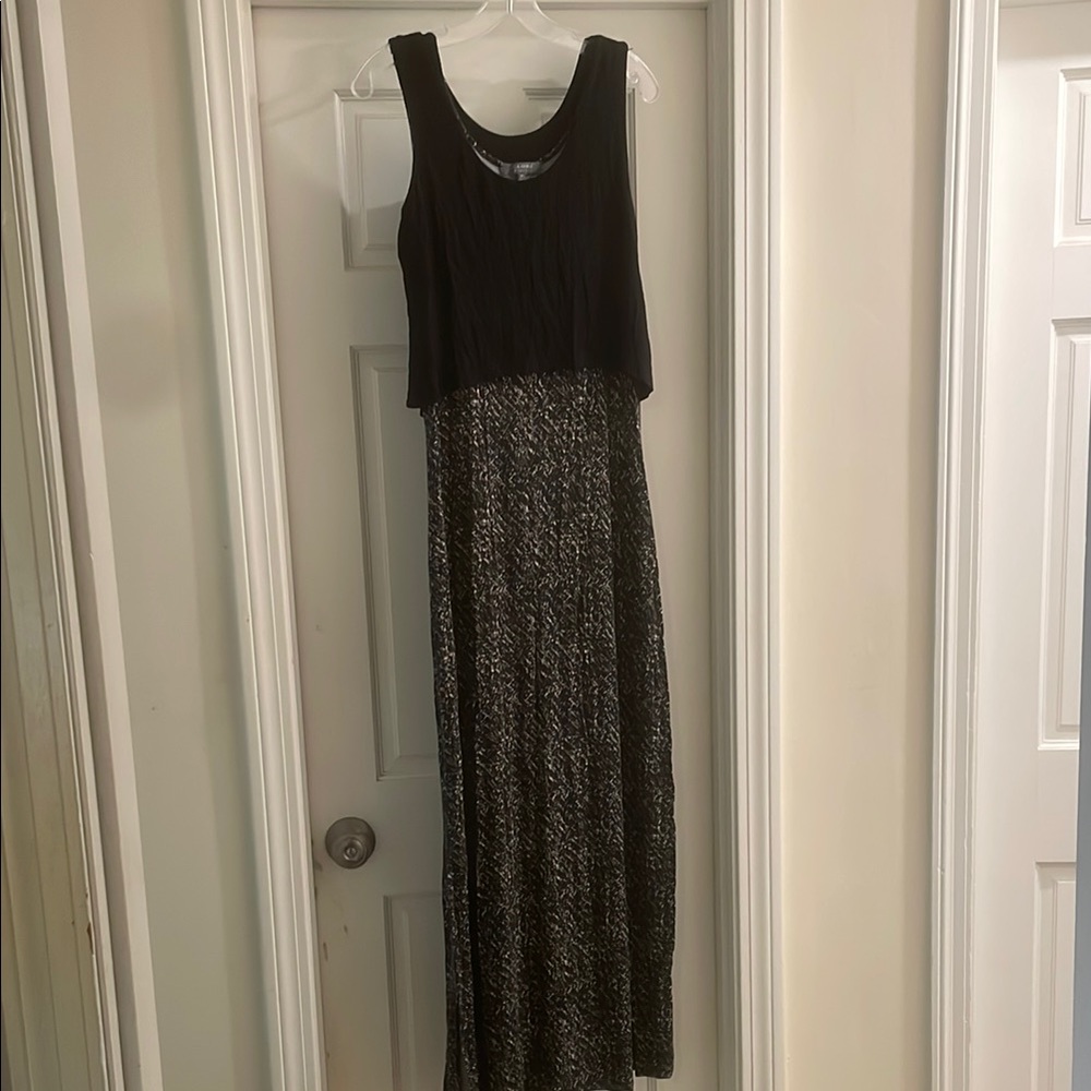 Elegant Black and Gray Maxi Dress